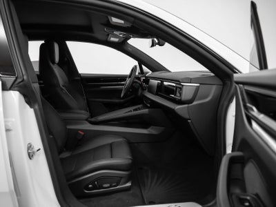 2025 Porsche Macan Electric 4S