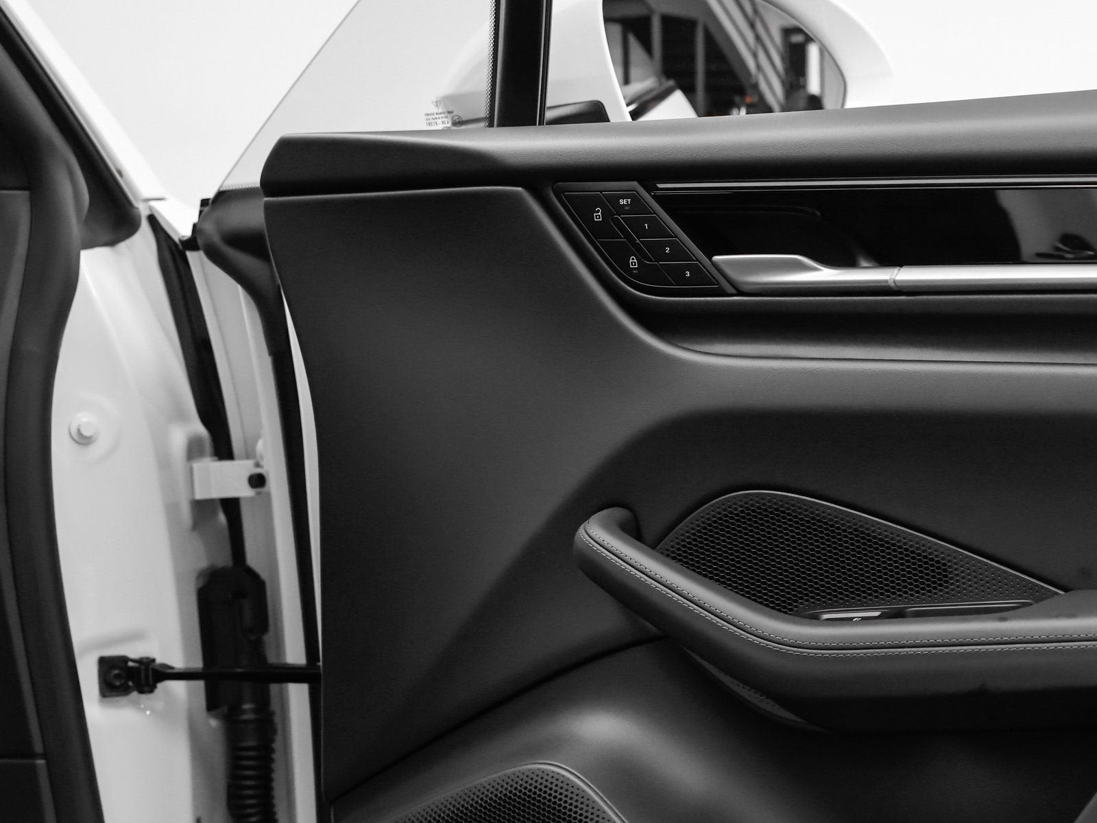 2025 Porsche Macan Electric 4S