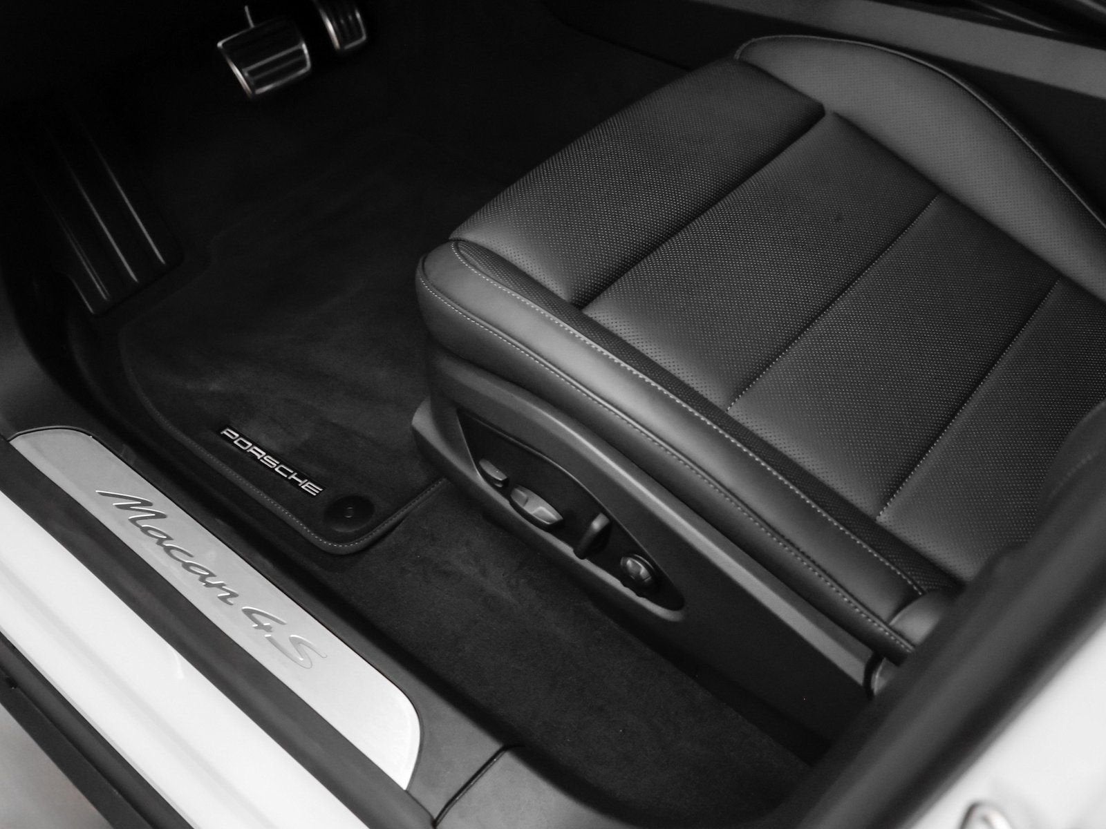 2025 Porsche Macan Electric 4S