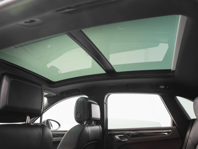 2022 Porsche Macan S