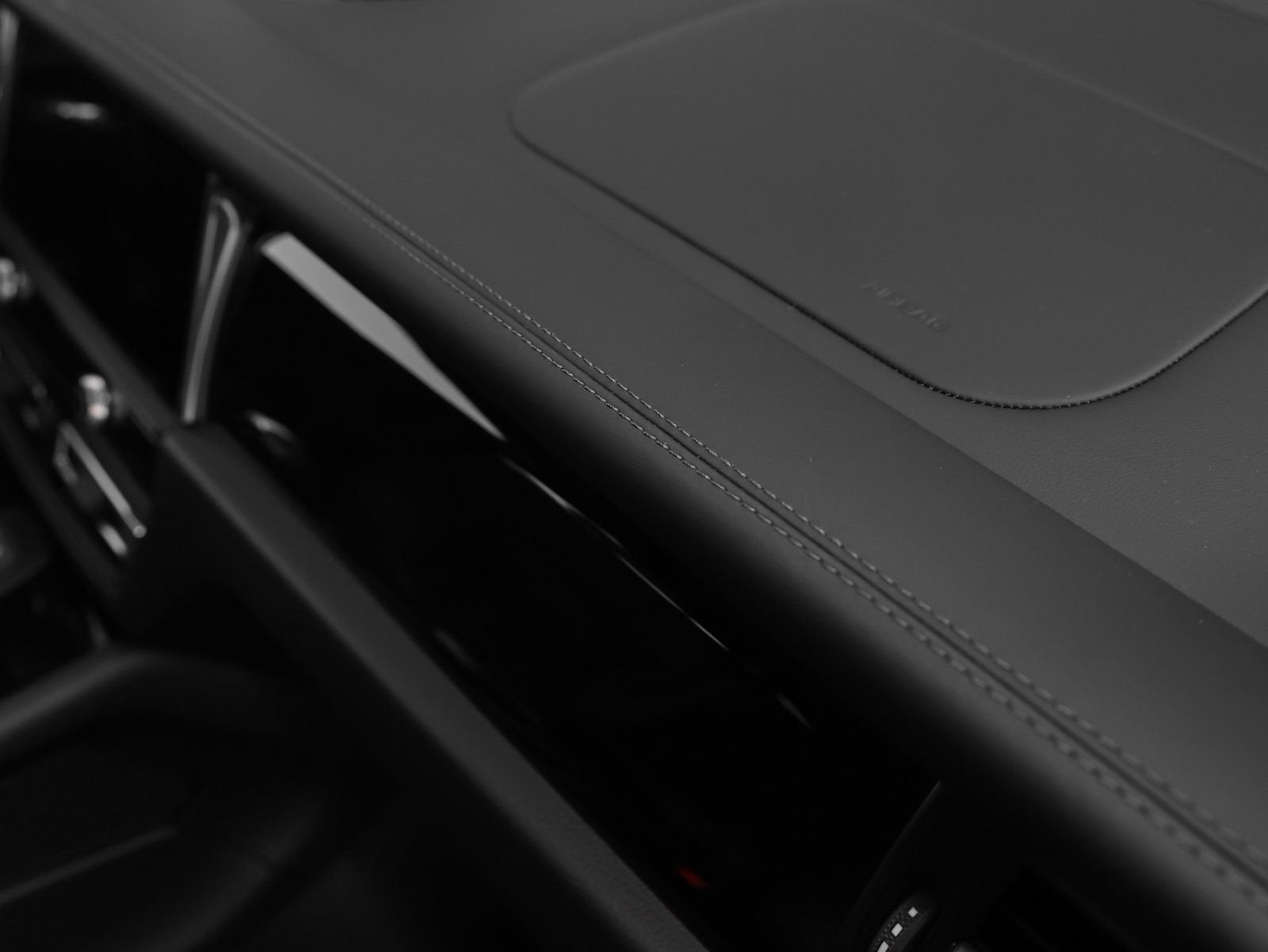 2025 Porsche Macan S