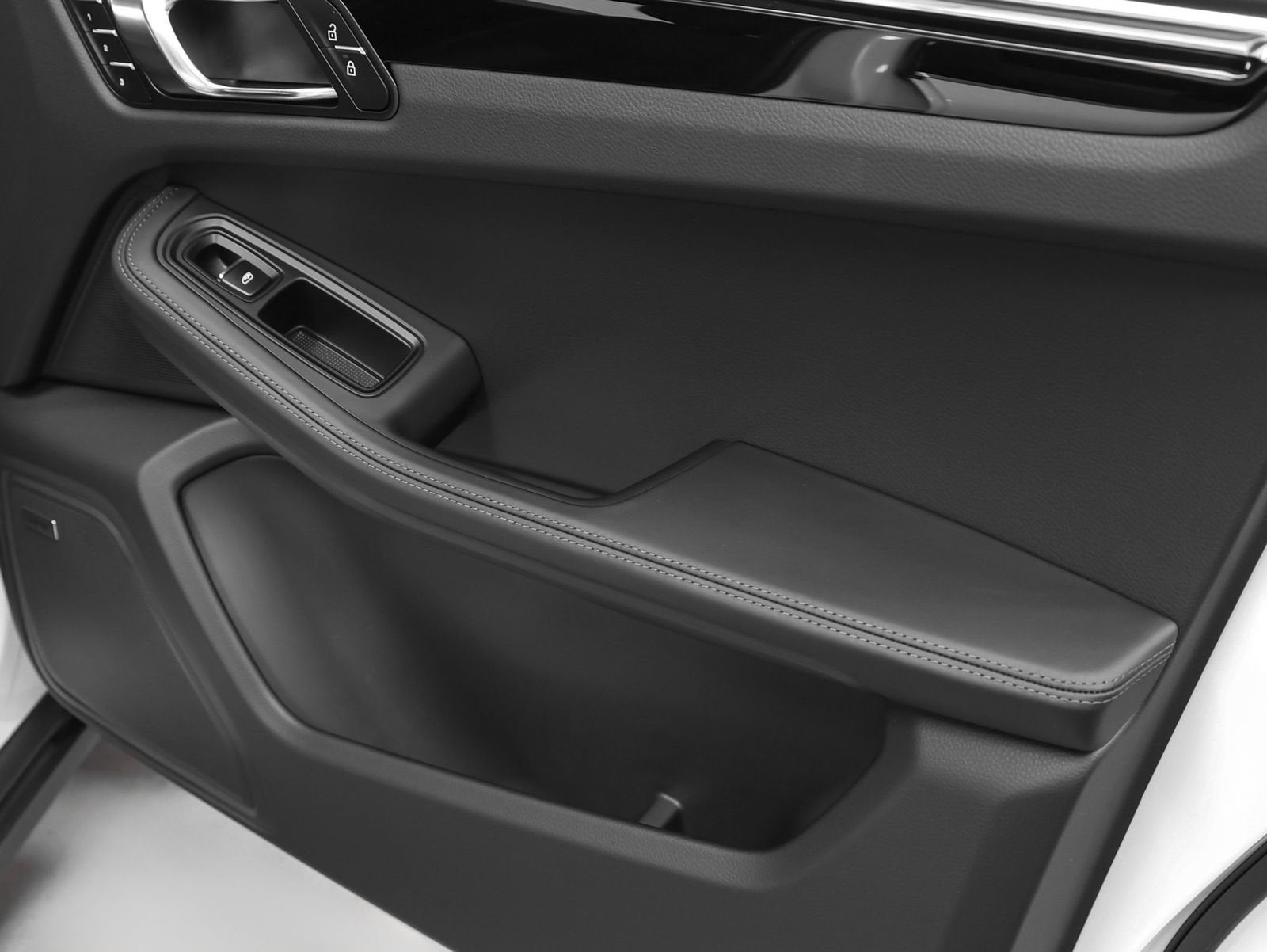 2025 Porsche Macan S