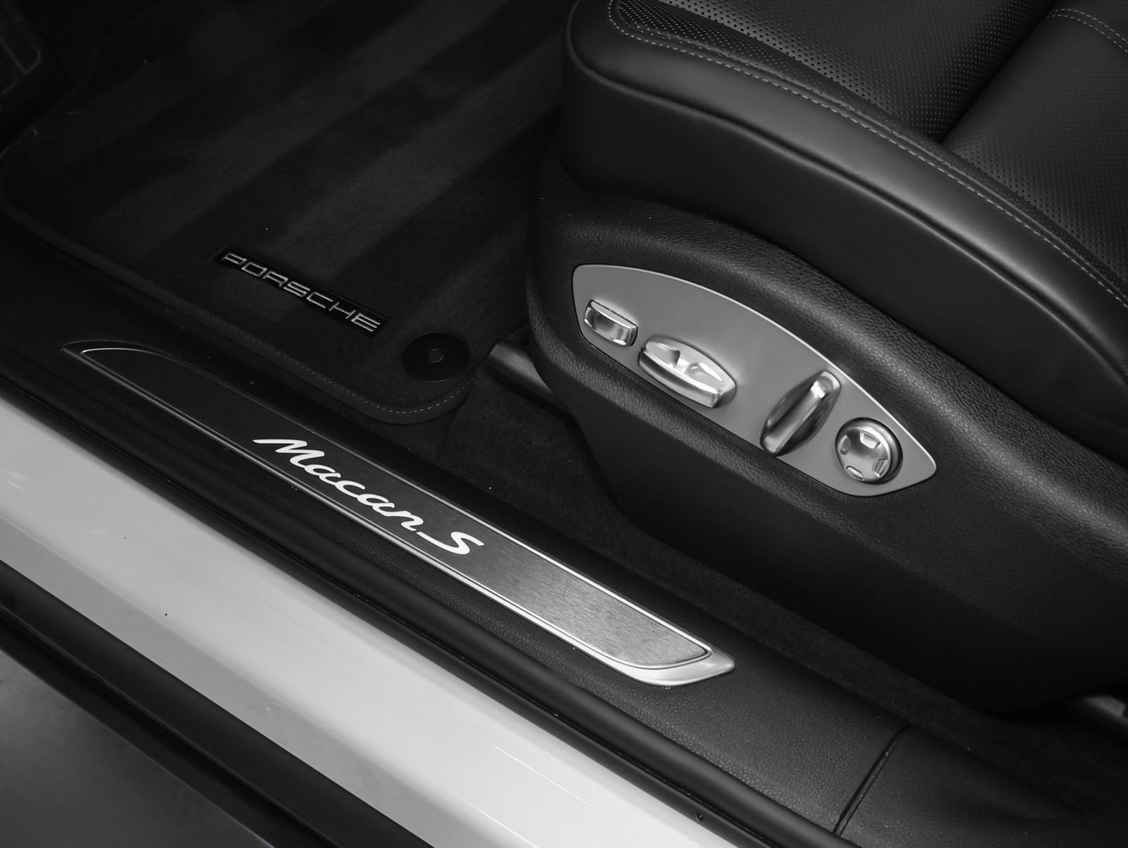 2025 Porsche Macan S