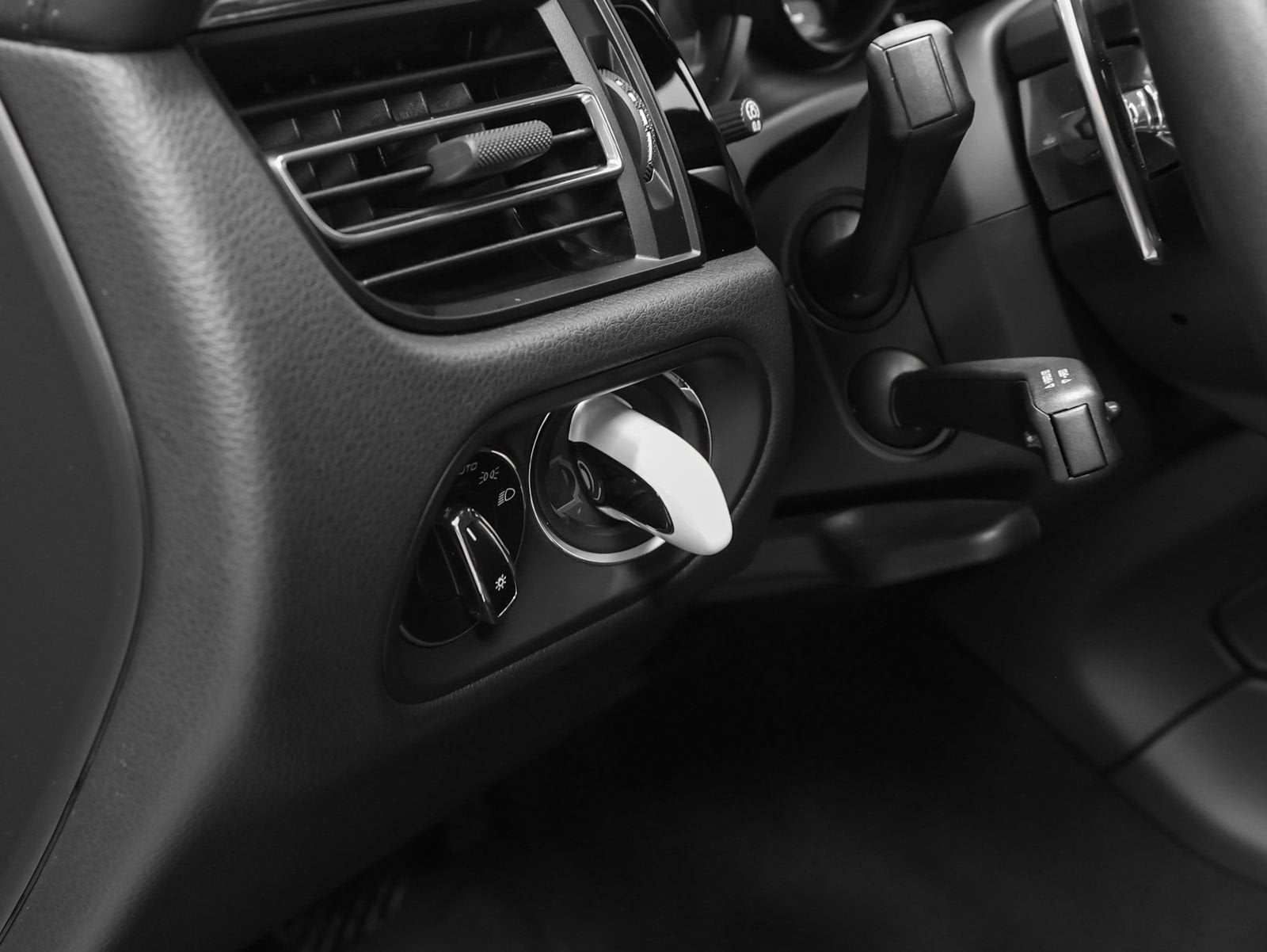 2025 Porsche Macan S