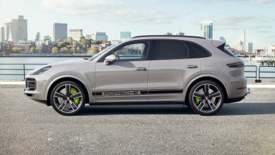 2023 Porsche Cayenne Turbo S E-Hybrid