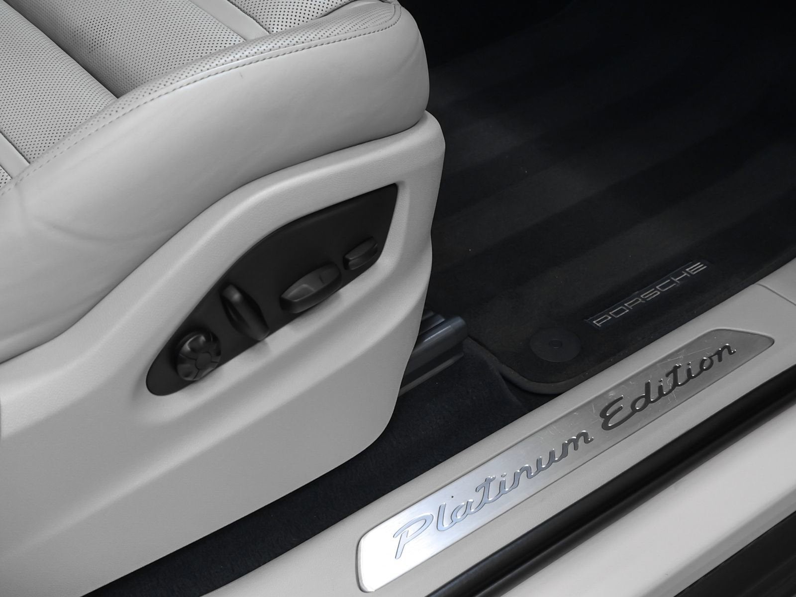 2023 Porsche Cayenne Base