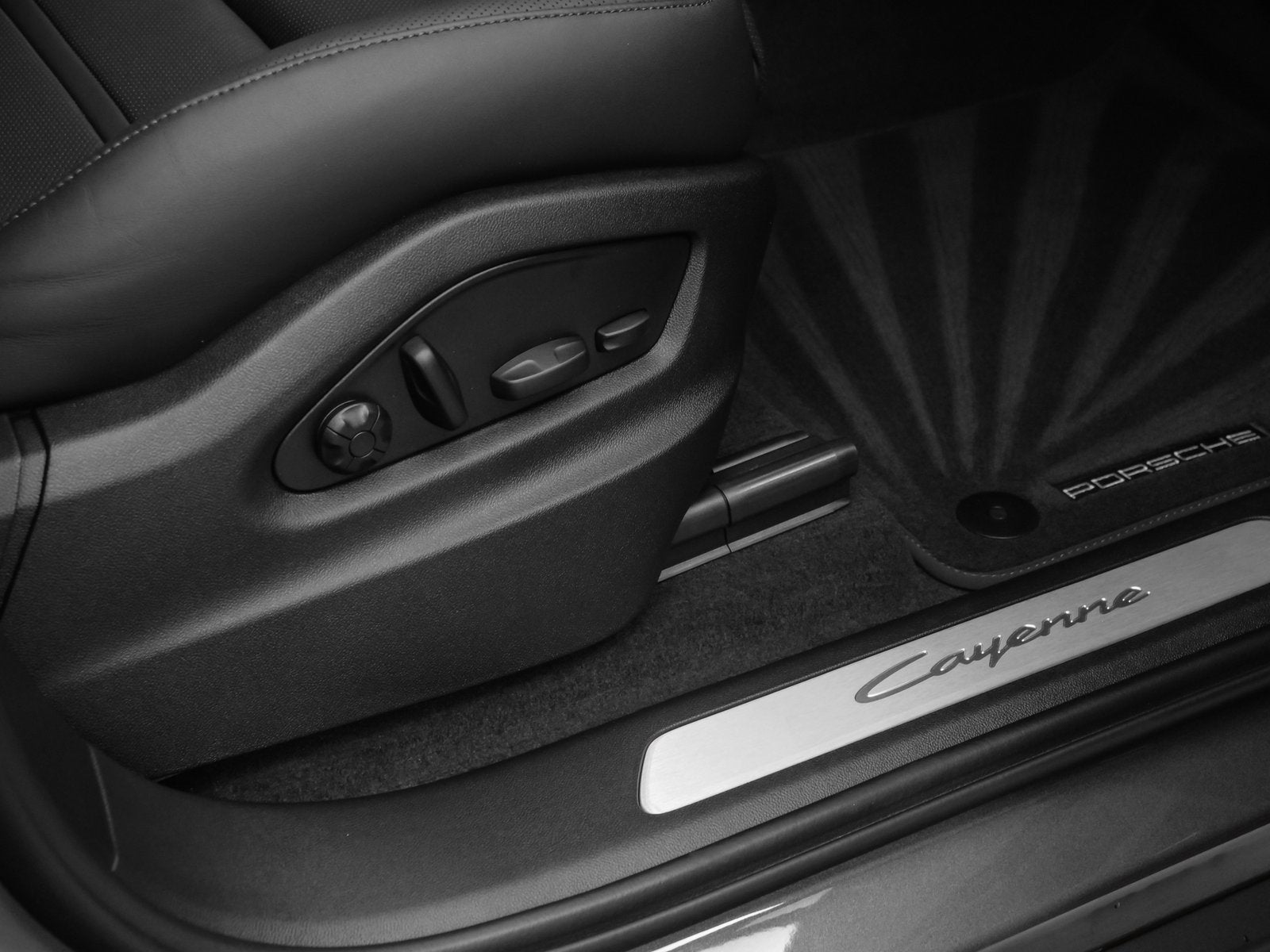 2025 Porsche Cayenne Base