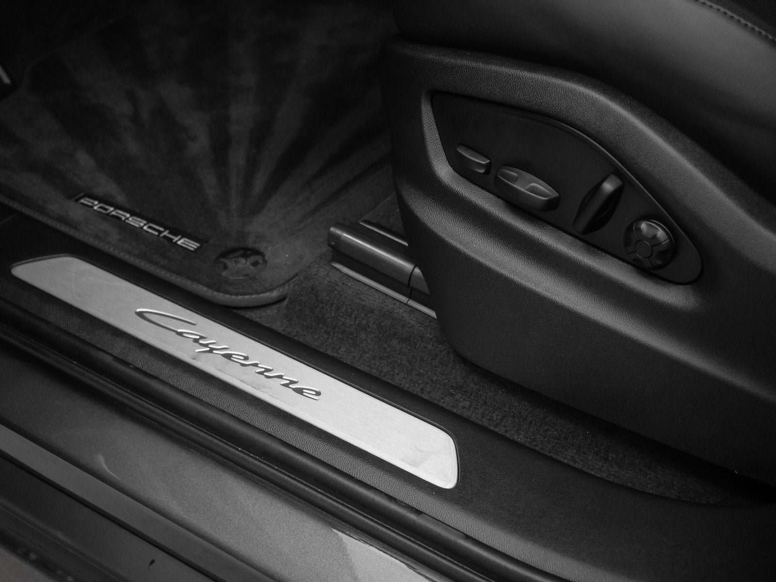 2025 Porsche Cayenne Base