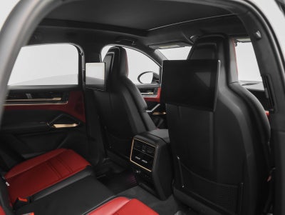 2025 Porsche Cayenne GTS