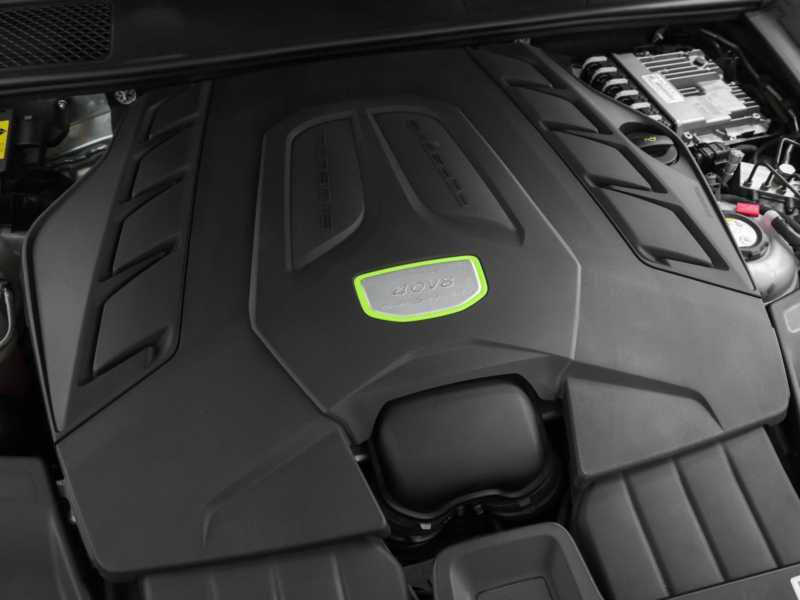 2022 Porsche Cayenne Turbo S E-Hybrid