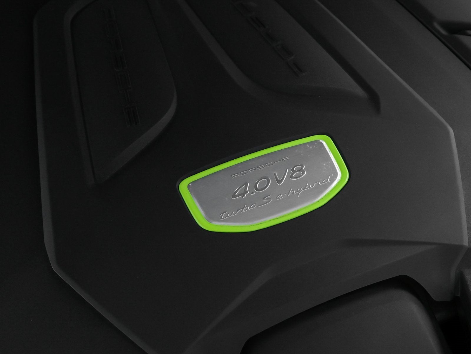 2022 Porsche Cayenne Turbo S E-Hybrid