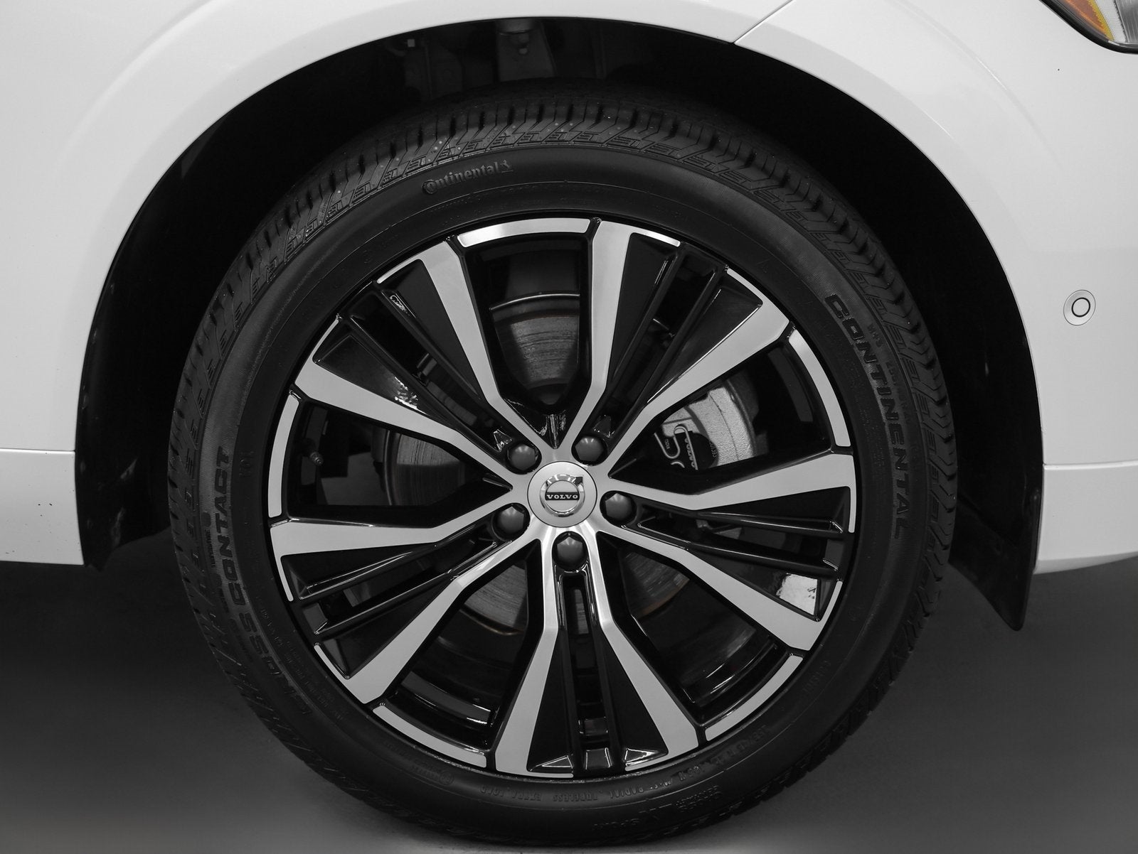 2025 Volvo XC60 Plus