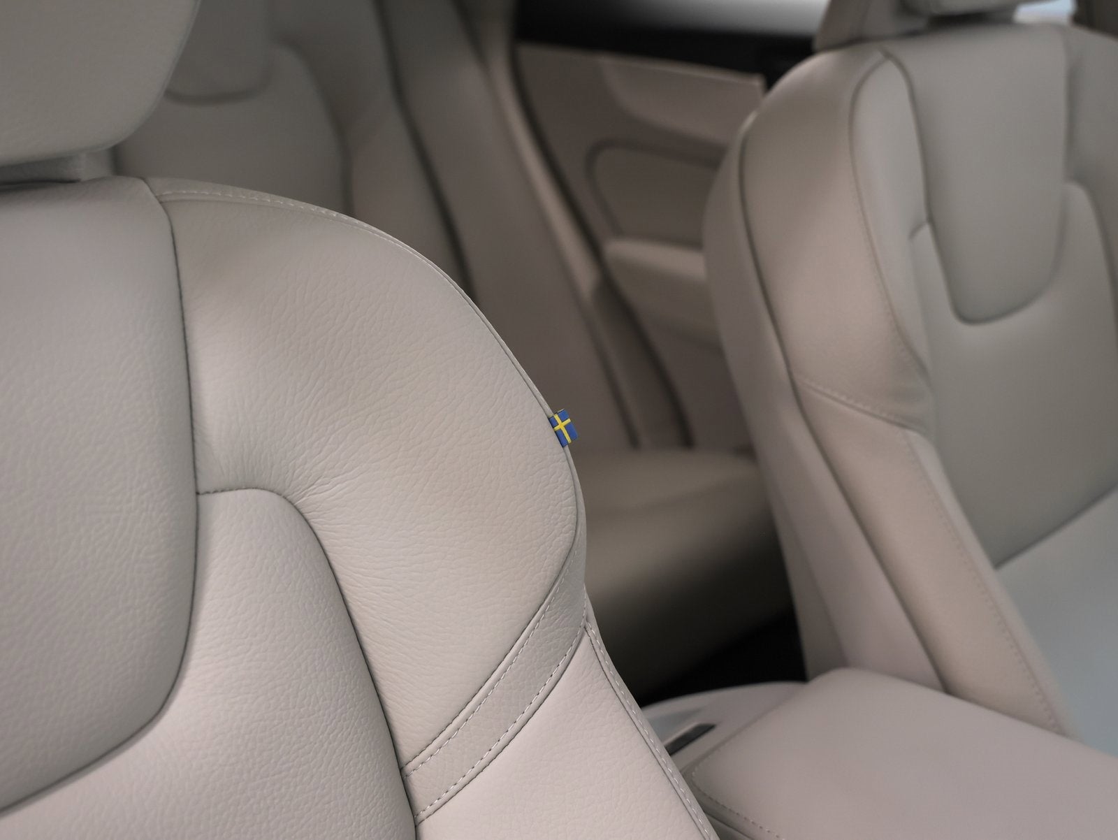 2025 Volvo XC60 Plus