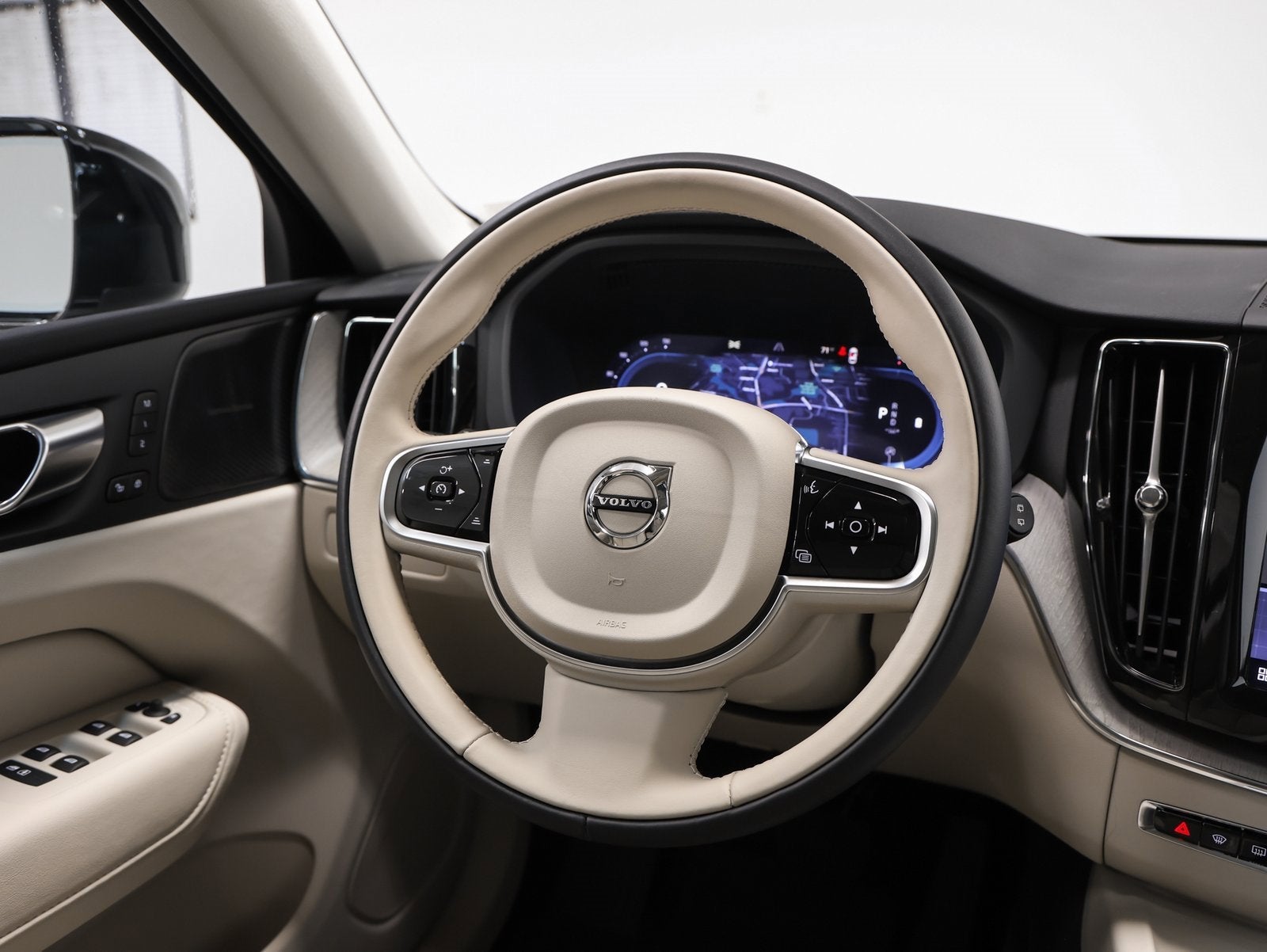 2025 Volvo XC60 Plus