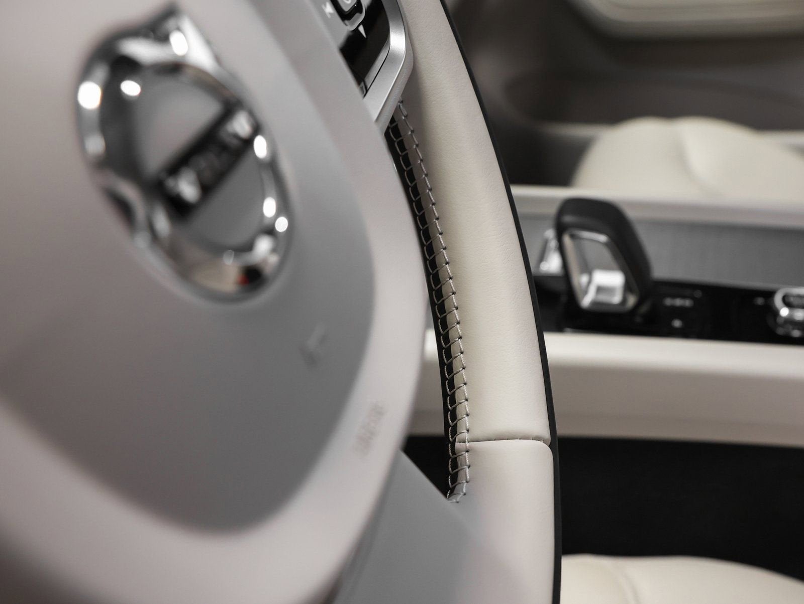 2025 Volvo XC60 Plus