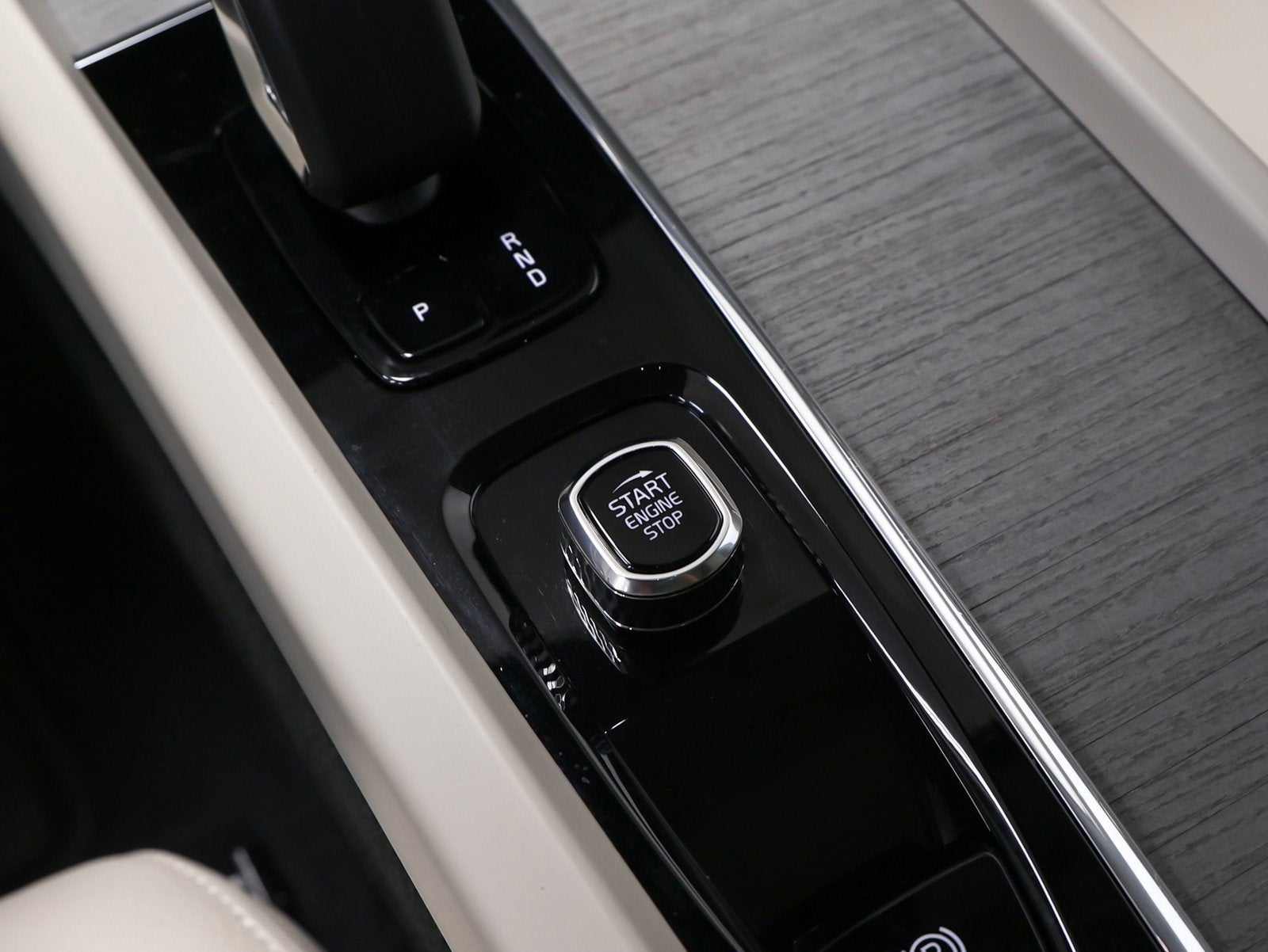 2025 Volvo XC60 Plus