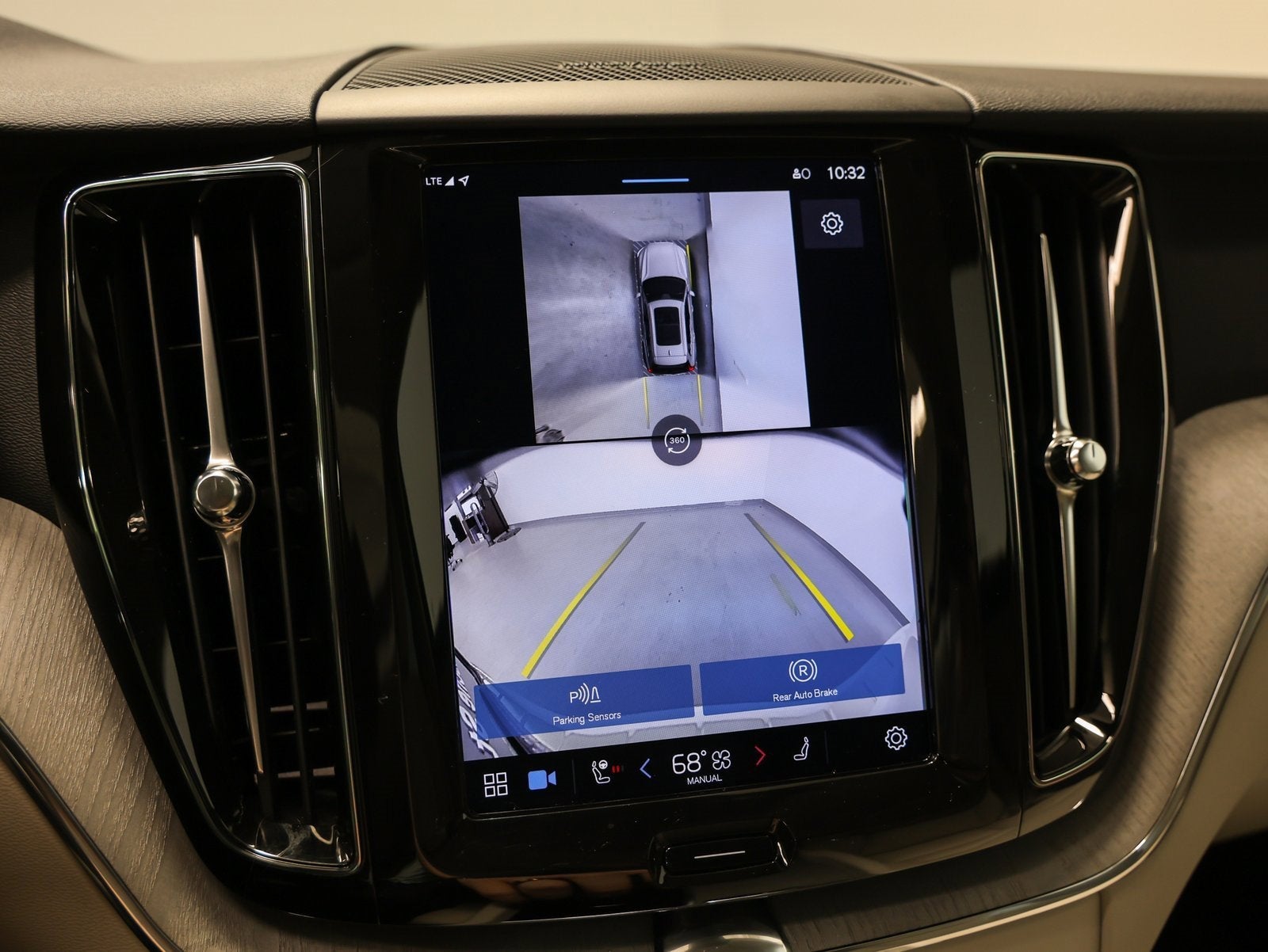 2025 Volvo XC60 Plus