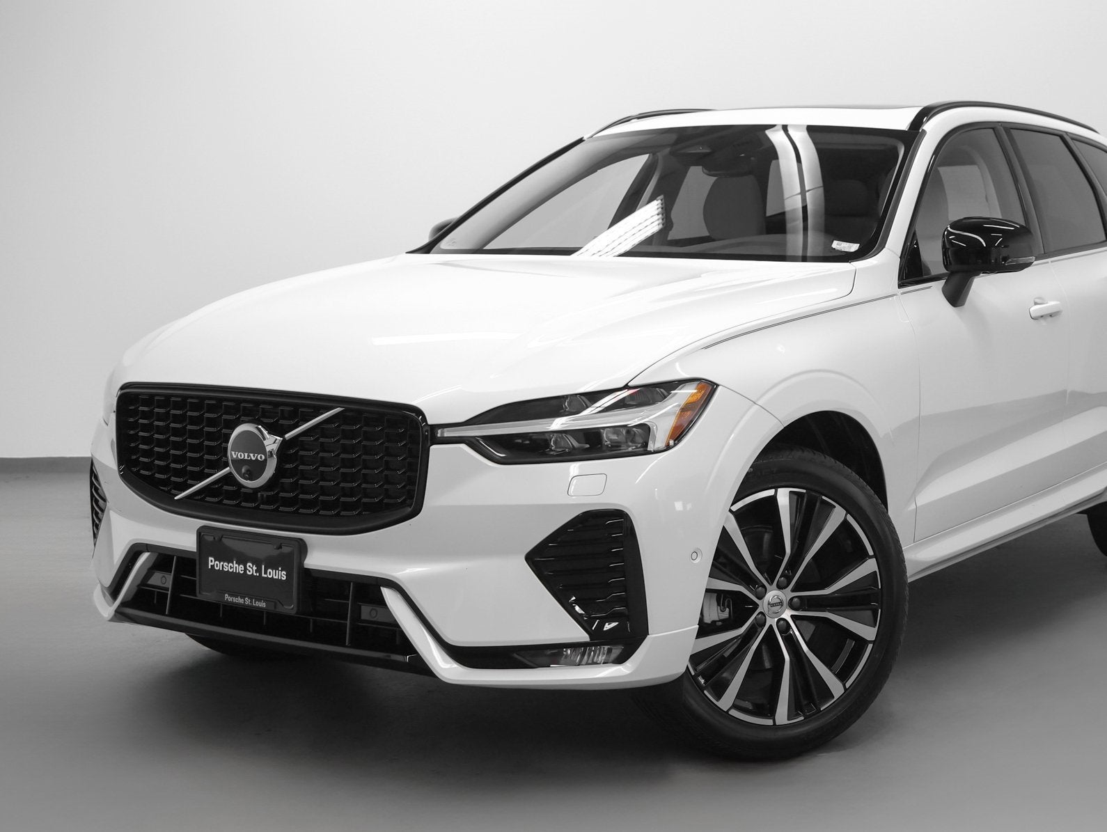 2025 Volvo XC60 Plus