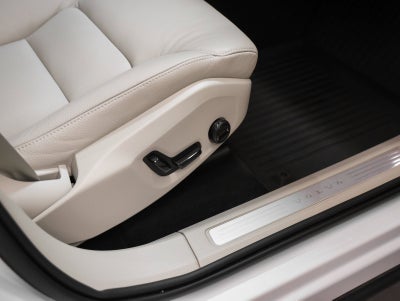 2025 Volvo XC60 Plus