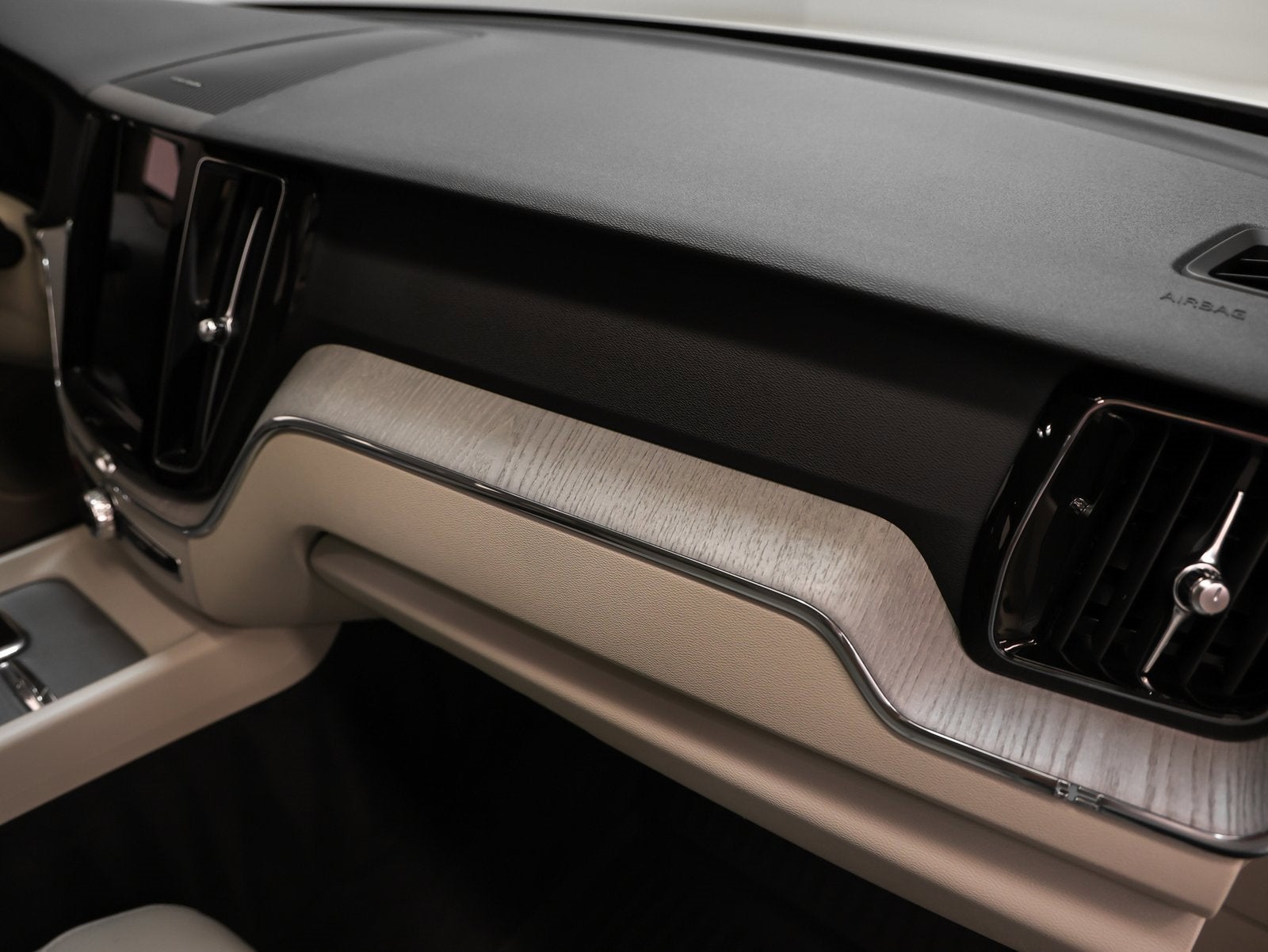 2025 Volvo XC60 Plus