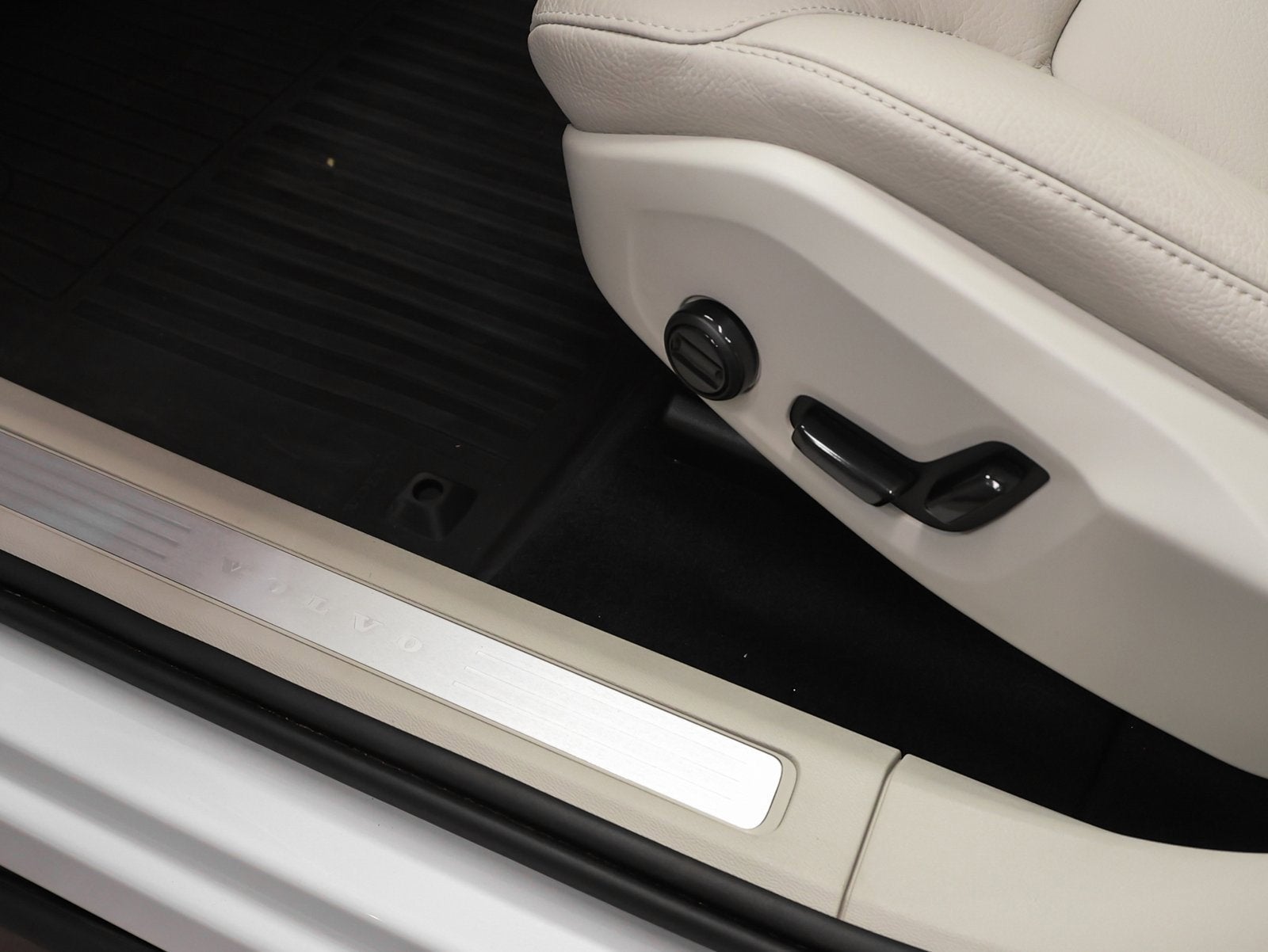 2025 Volvo XC60 Plus