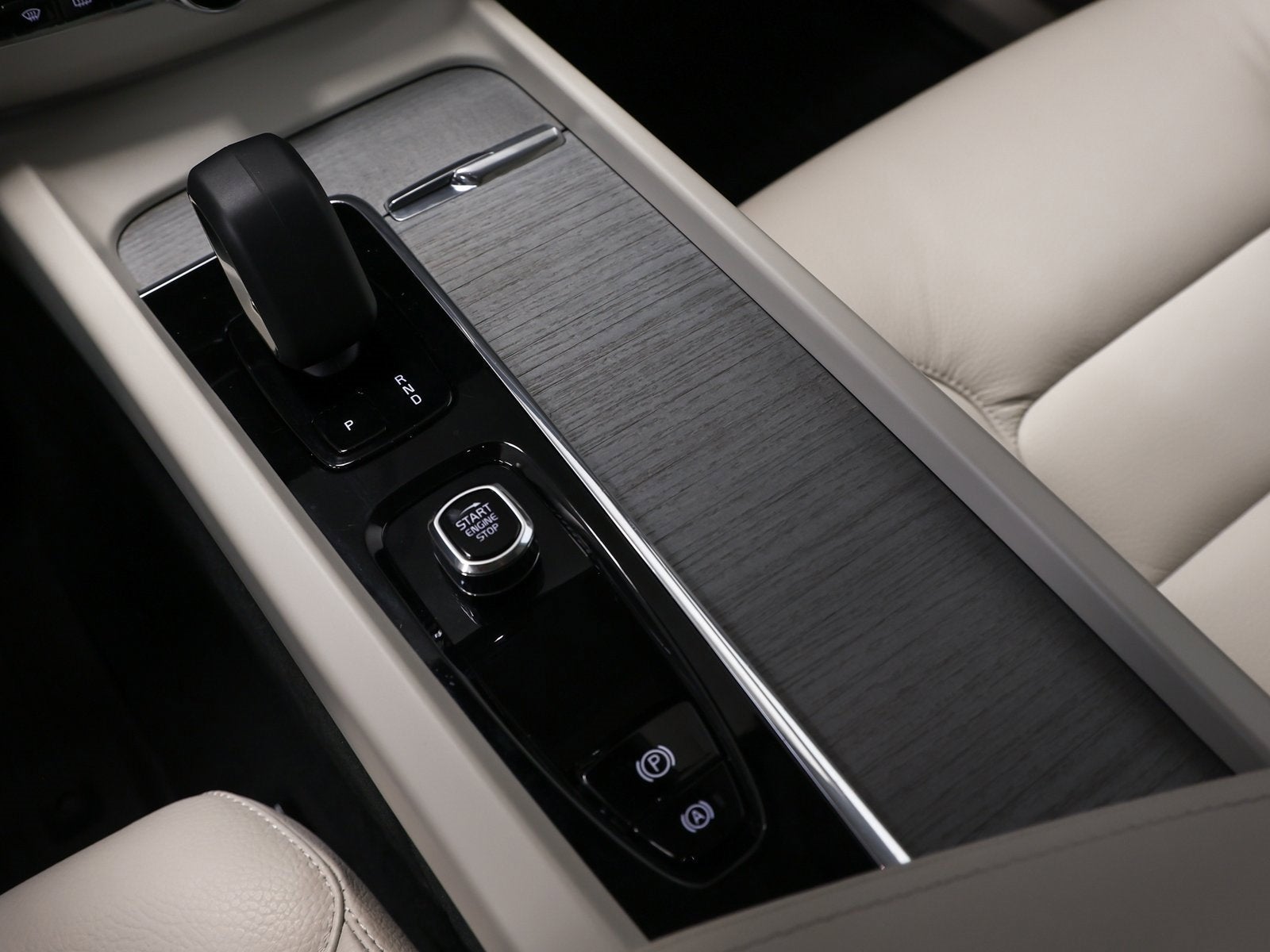 2025 Volvo XC60 Plus