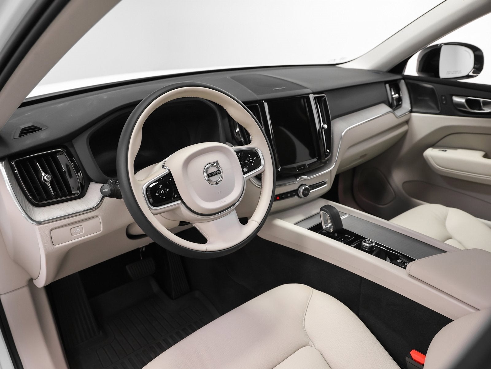 2025 Volvo XC60 Plus