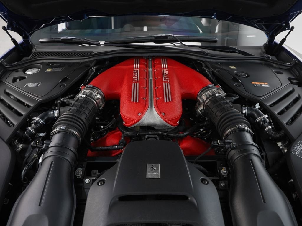 2022 Ferrari 812 Competizione Base