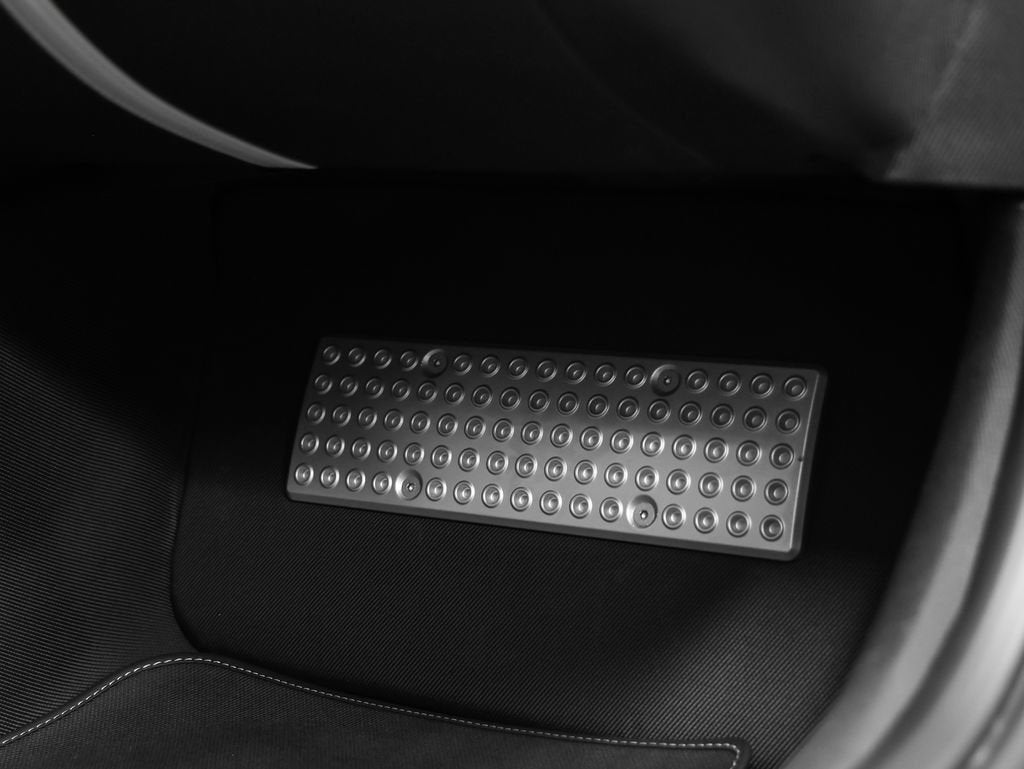 2022 Ferrari 812 Competizione Base