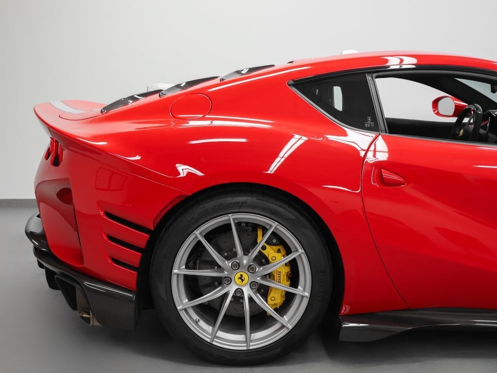 2023 Ferrari 812 Competizione Base