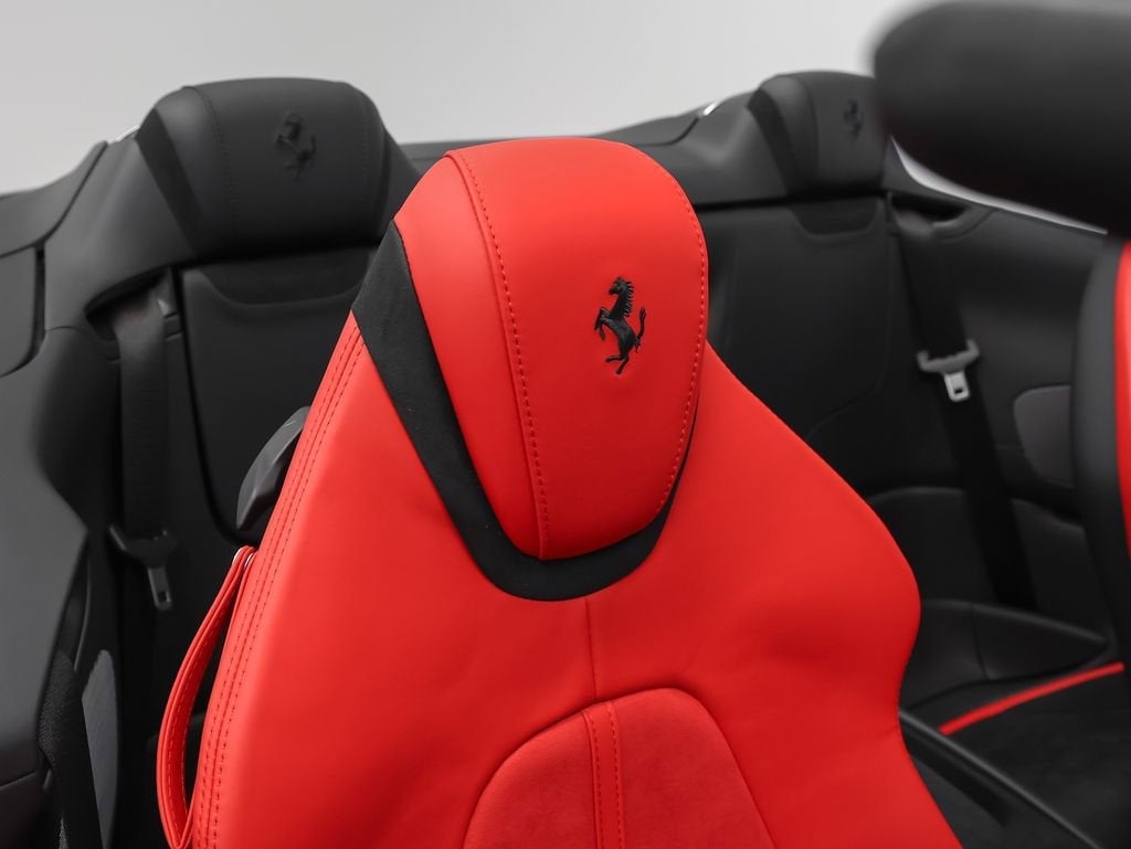 2025 Ferrari Roma Spider Base