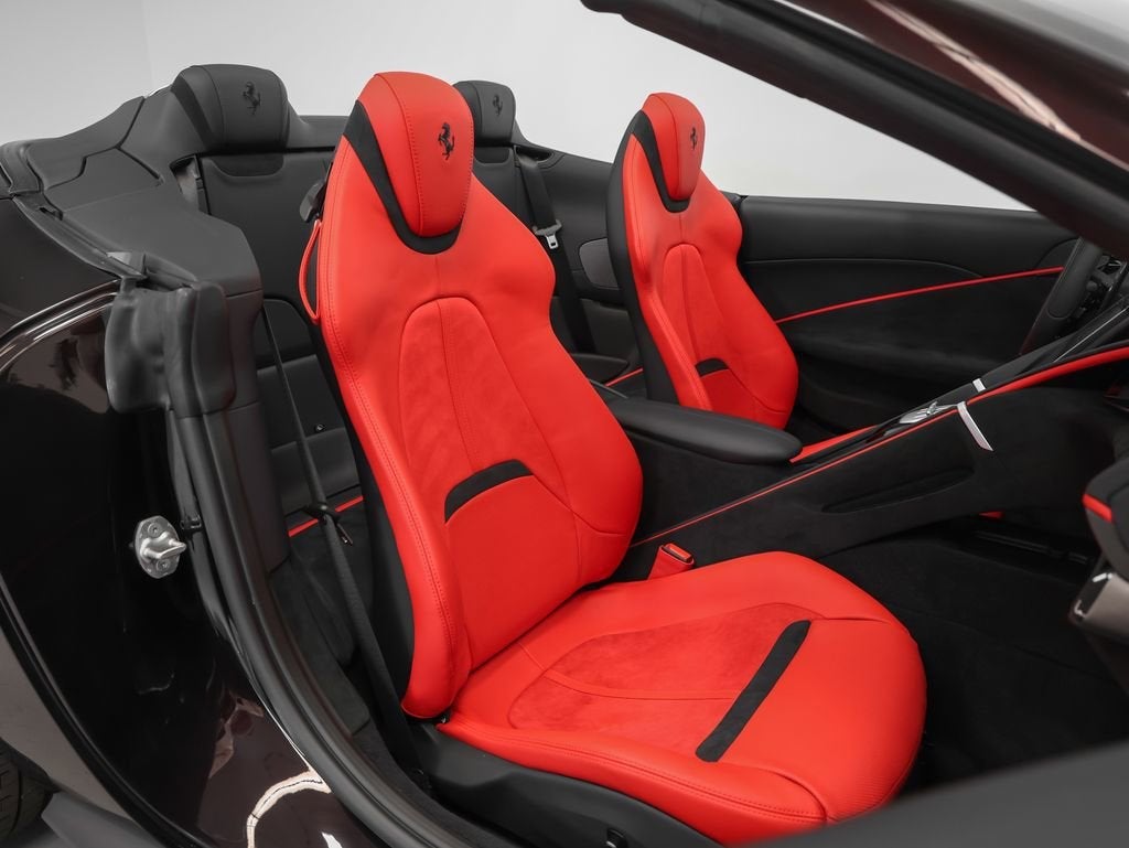 2025 Ferrari Roma Spider Base