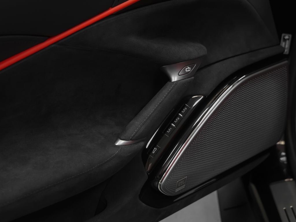 2025 Ferrari Roma Spider Base