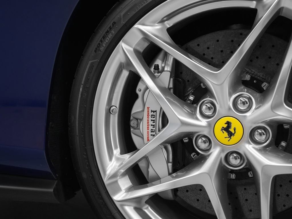 2025 Ferrari Roma Spider Base