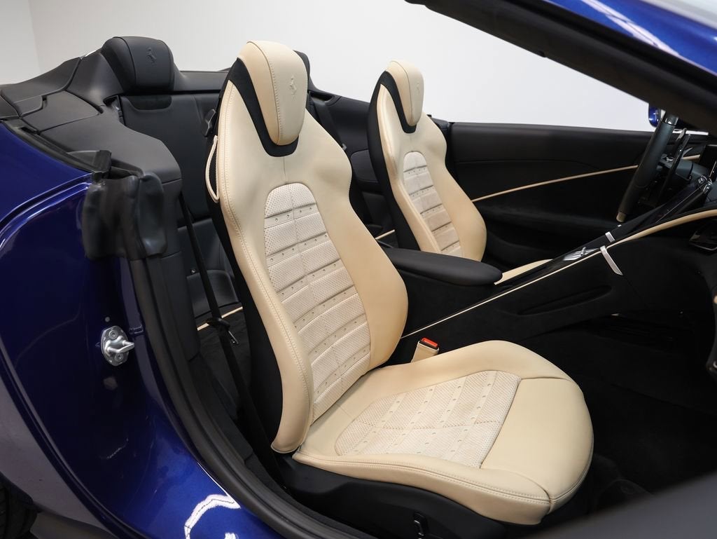2025 Ferrari Roma Spider Base