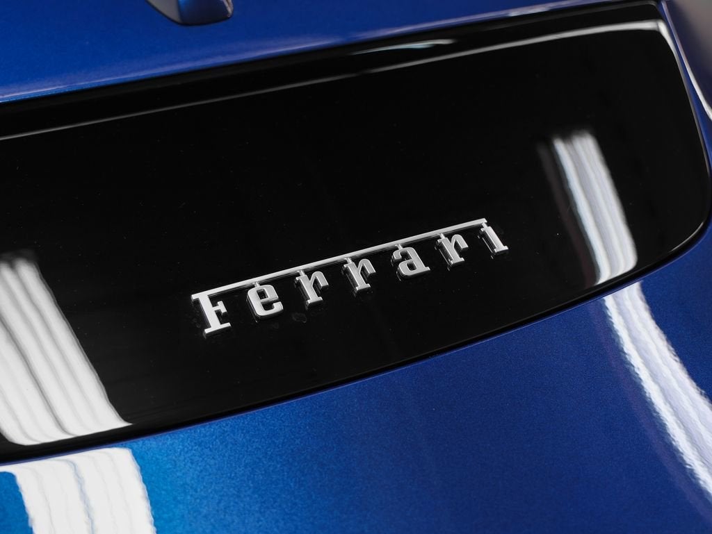 2025 Ferrari Roma Spider Base