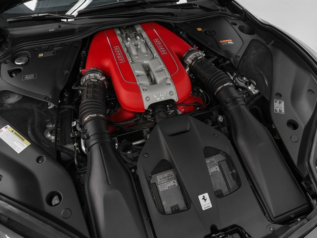 2019 Ferrari 812 Superfast Base