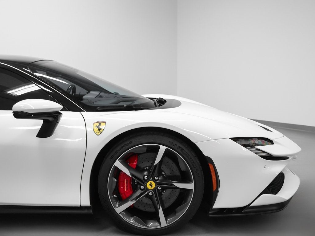 2023 Ferrari SF90 Stradale Base