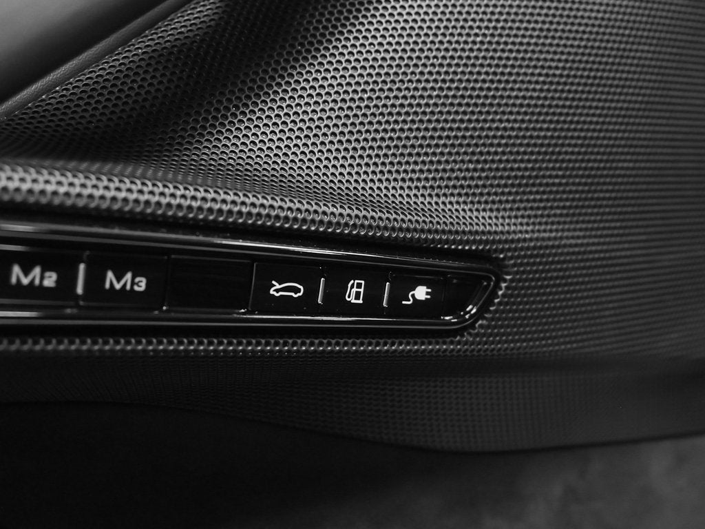 2023 Ferrari SF90 Stradale Base