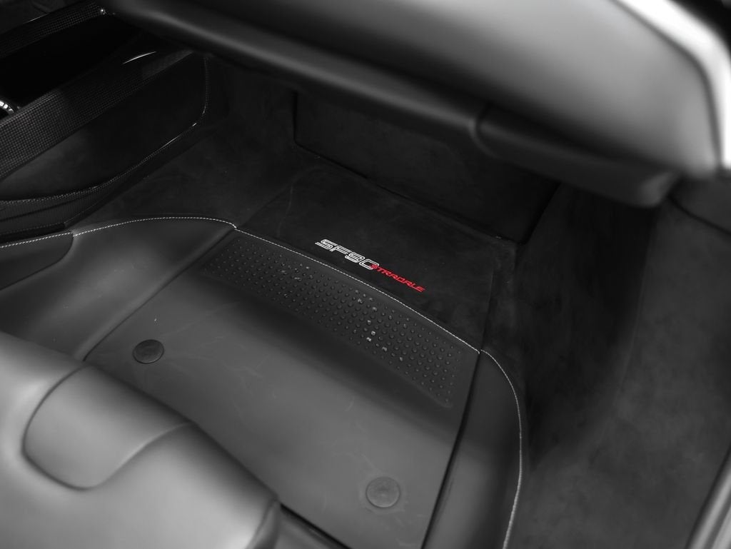 2023 Ferrari SF90 Stradale Base