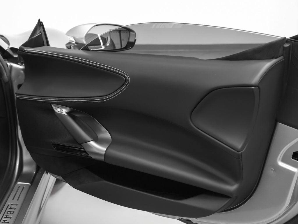 2023 Ferrari SF90 Stradale Base