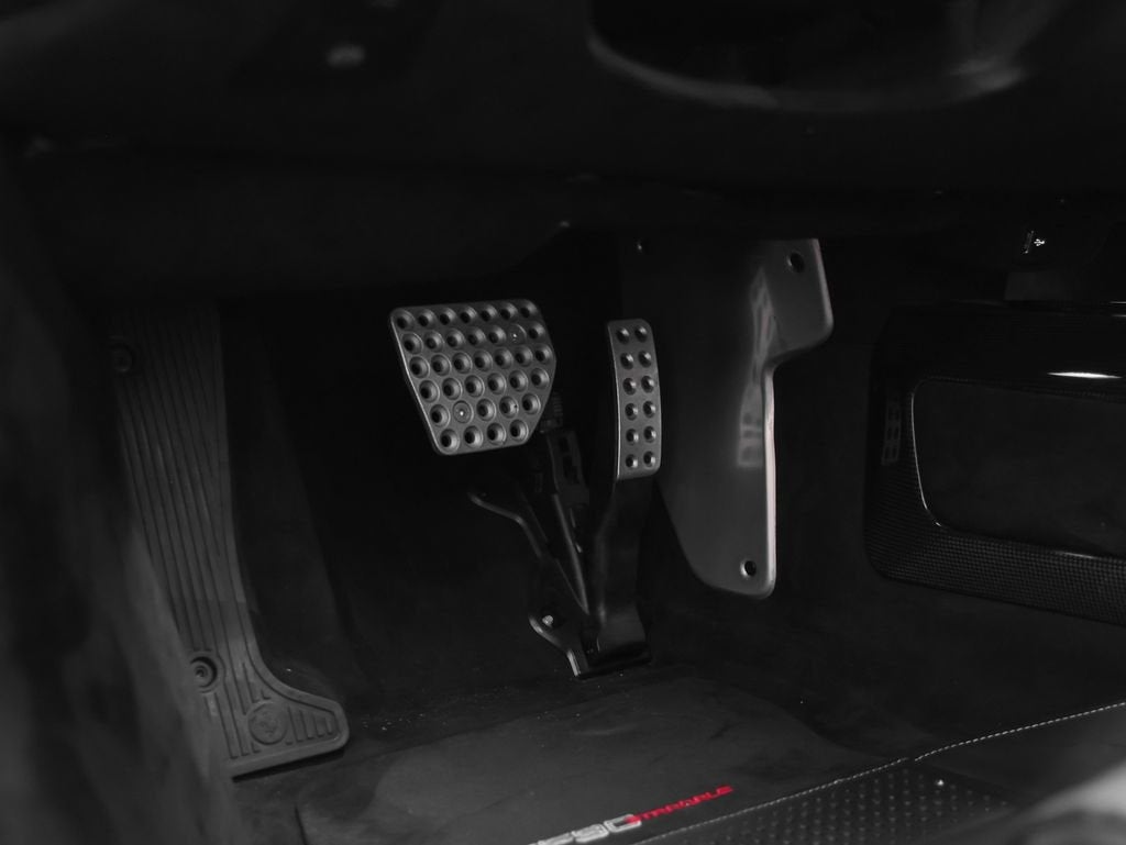 2023 Ferrari SF90 Stradale Base