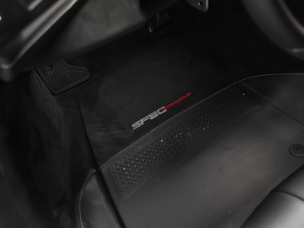 2023 Ferrari SF90 Stradale Base