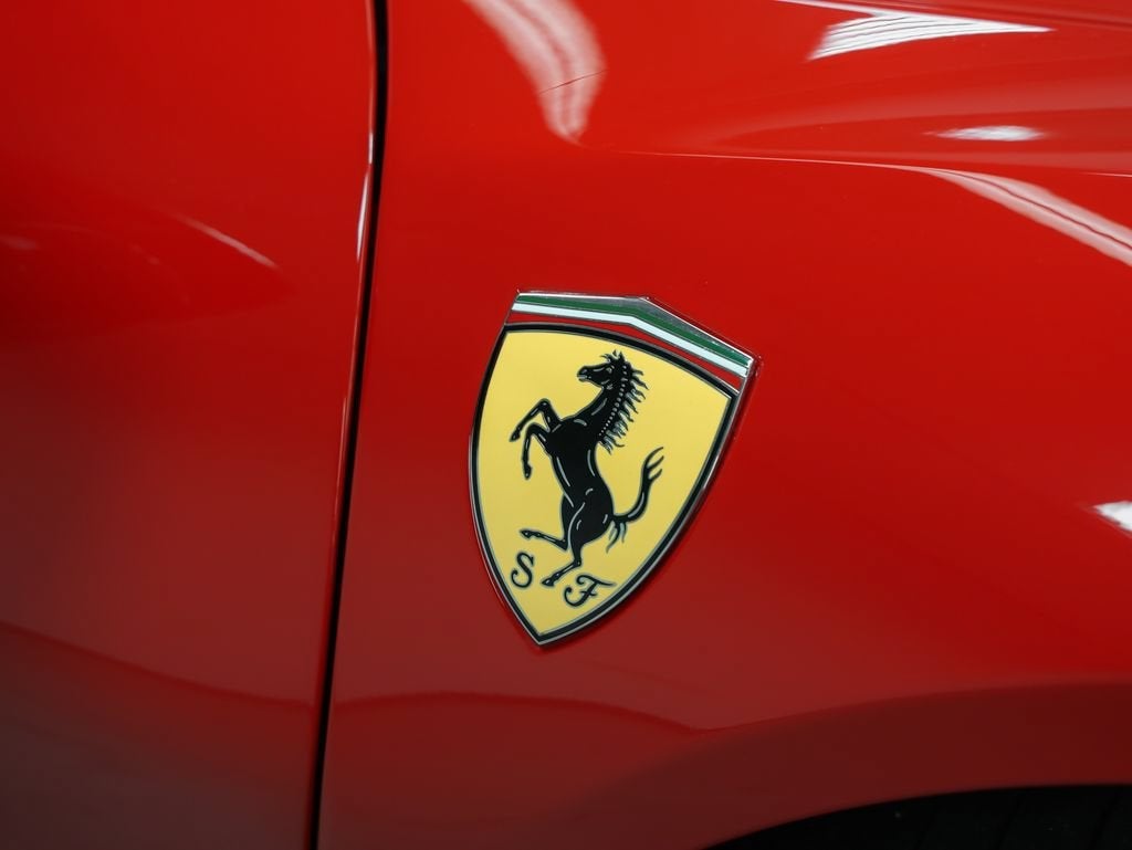 2023 Ferrari SF90 Stradale Base