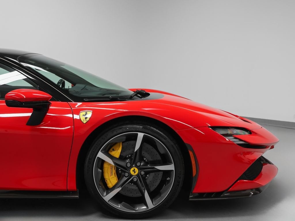 2023 Ferrari SF90 Stradale Base