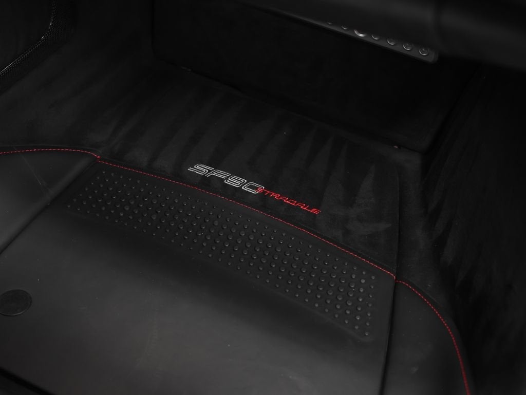 2023 Ferrari SF90 Stradale Base