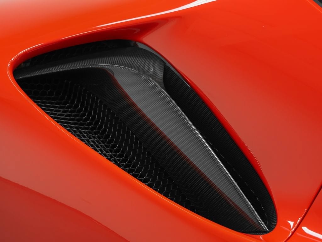 2023 Ferrari SF90 Stradale Base