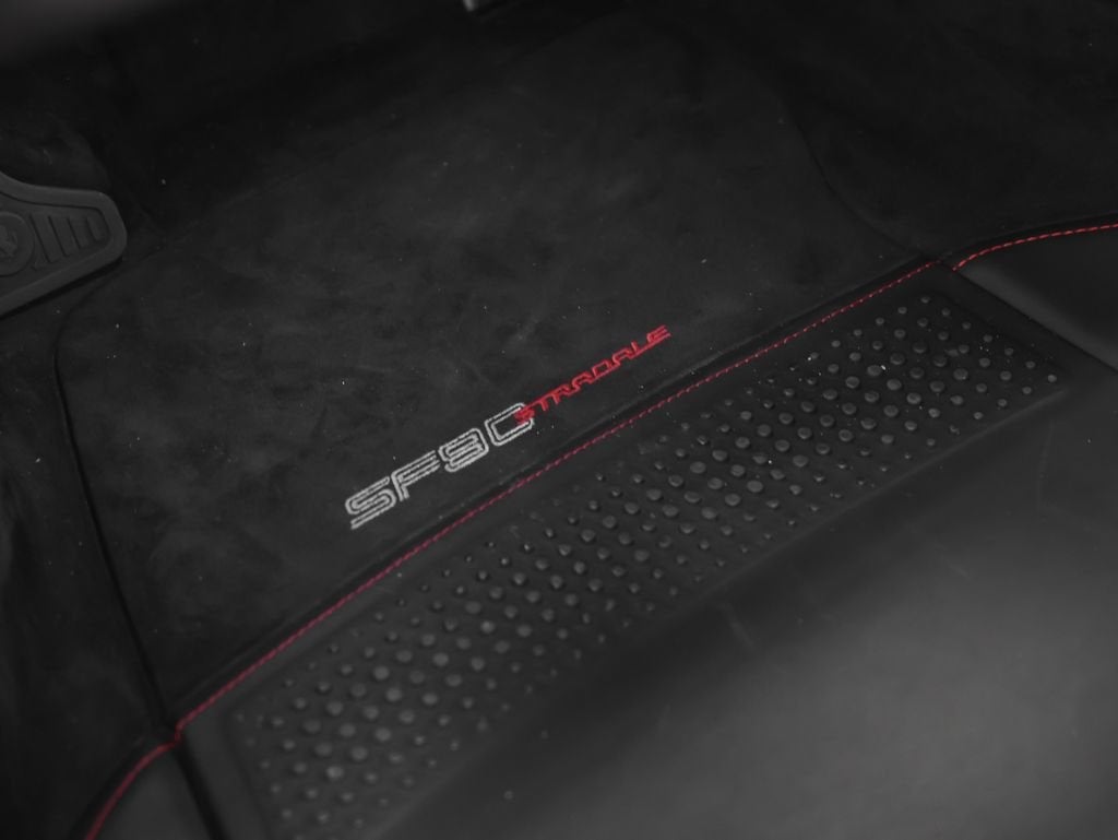 2023 Ferrari SF90 Stradale Base