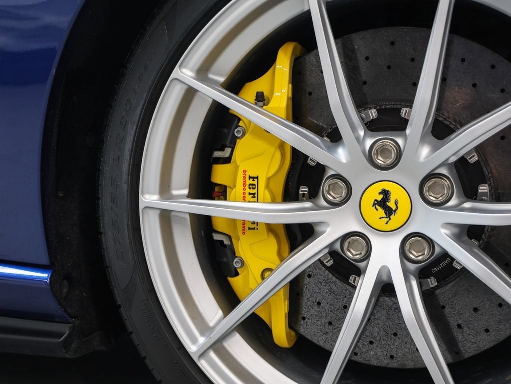 2021 Ferrari 812 GTS Base