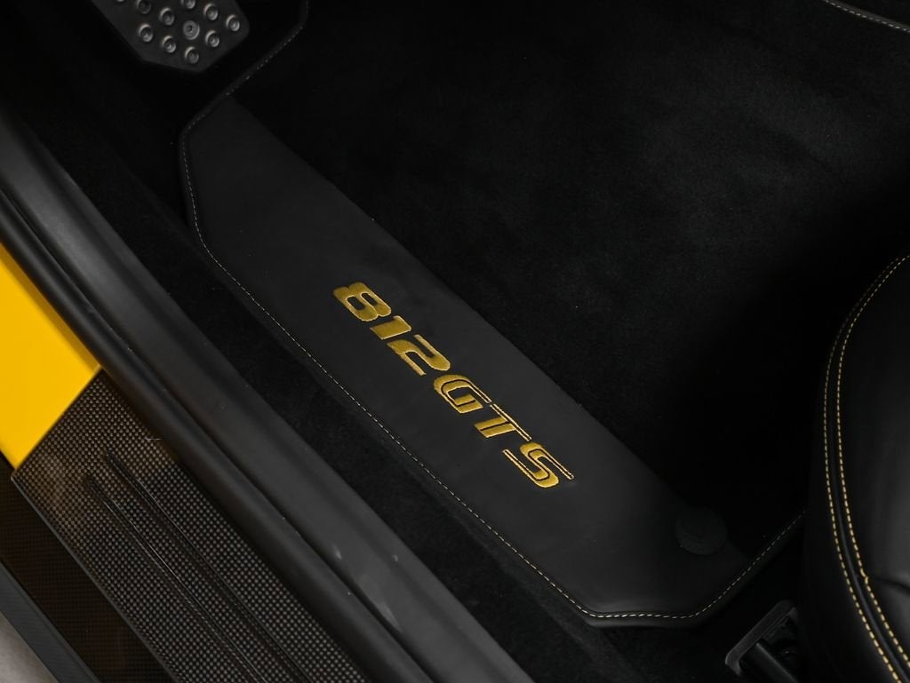 2021 Ferrari 812 GTS Base